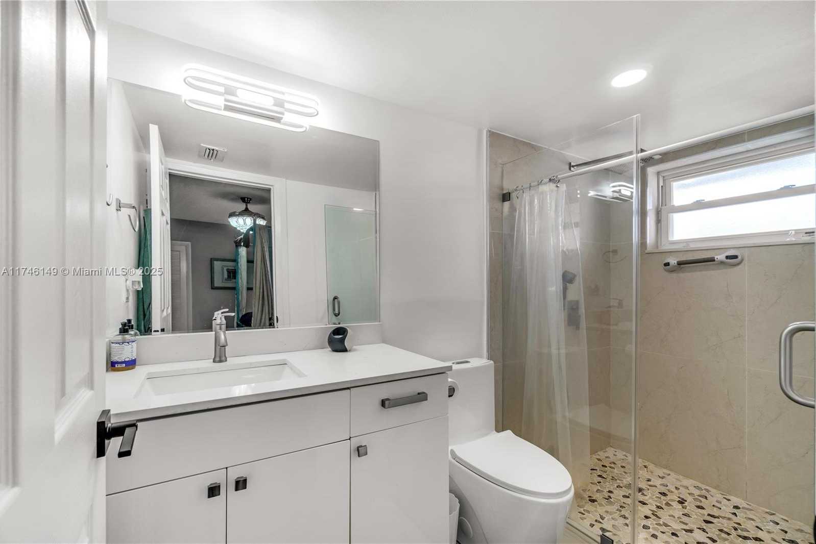 Small Image of 5601 WHITE CEDAR LN, Tamarac Number 14