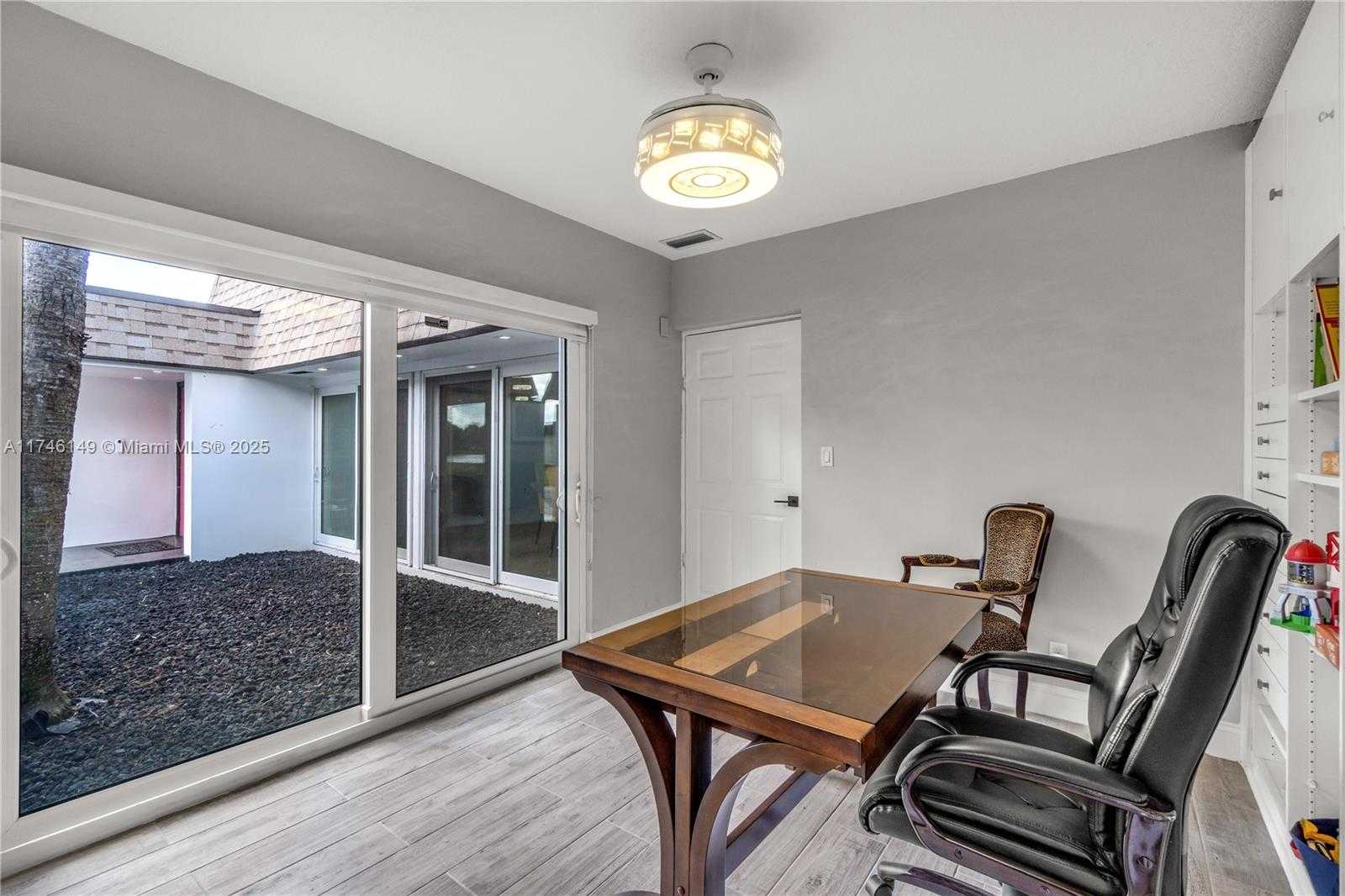 Small Image of 5601 WHITE CEDAR LN, Tamarac Number 19