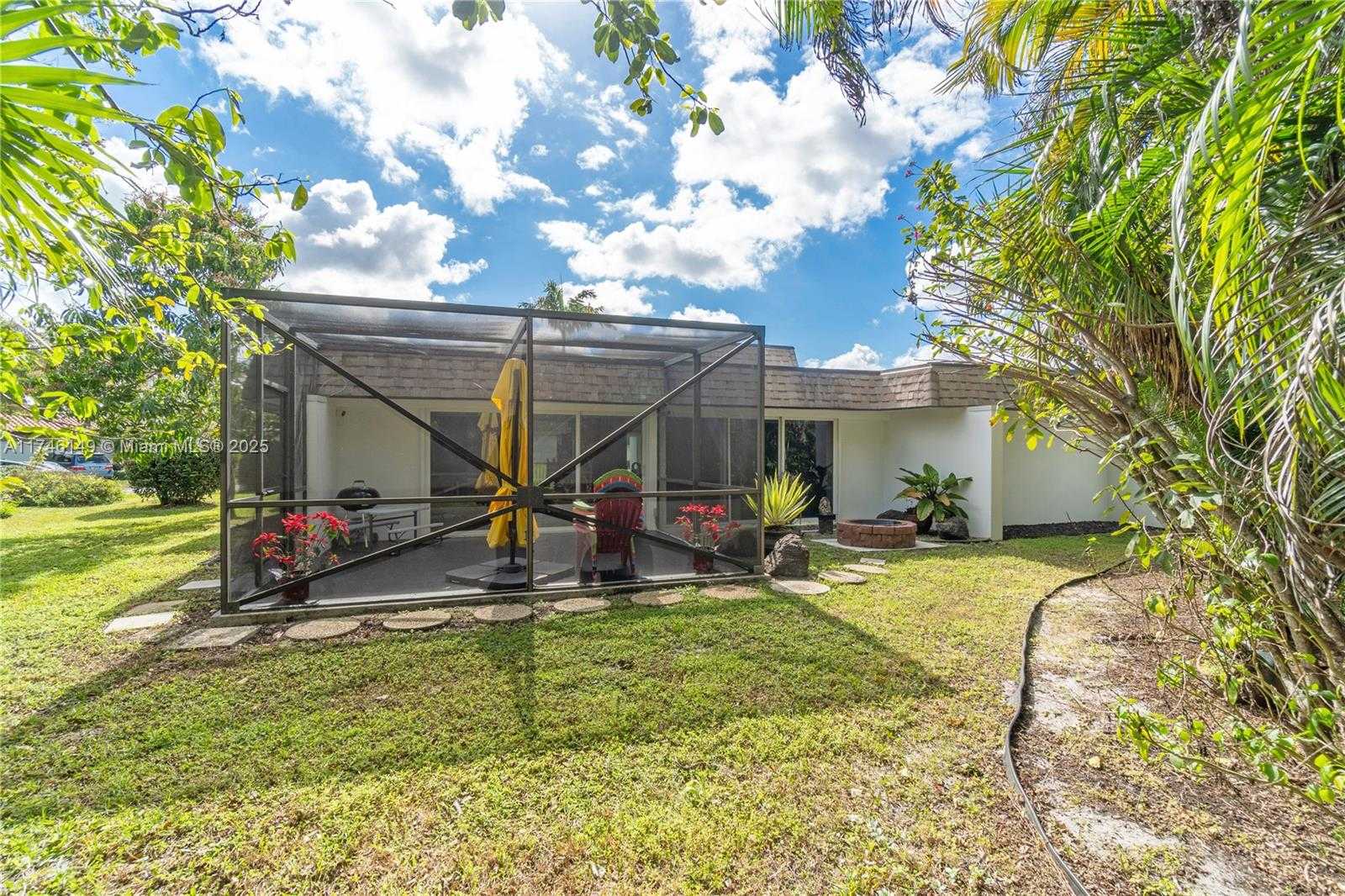 Small Image of 5601 WHITE CEDAR LN, Tamarac Number 23