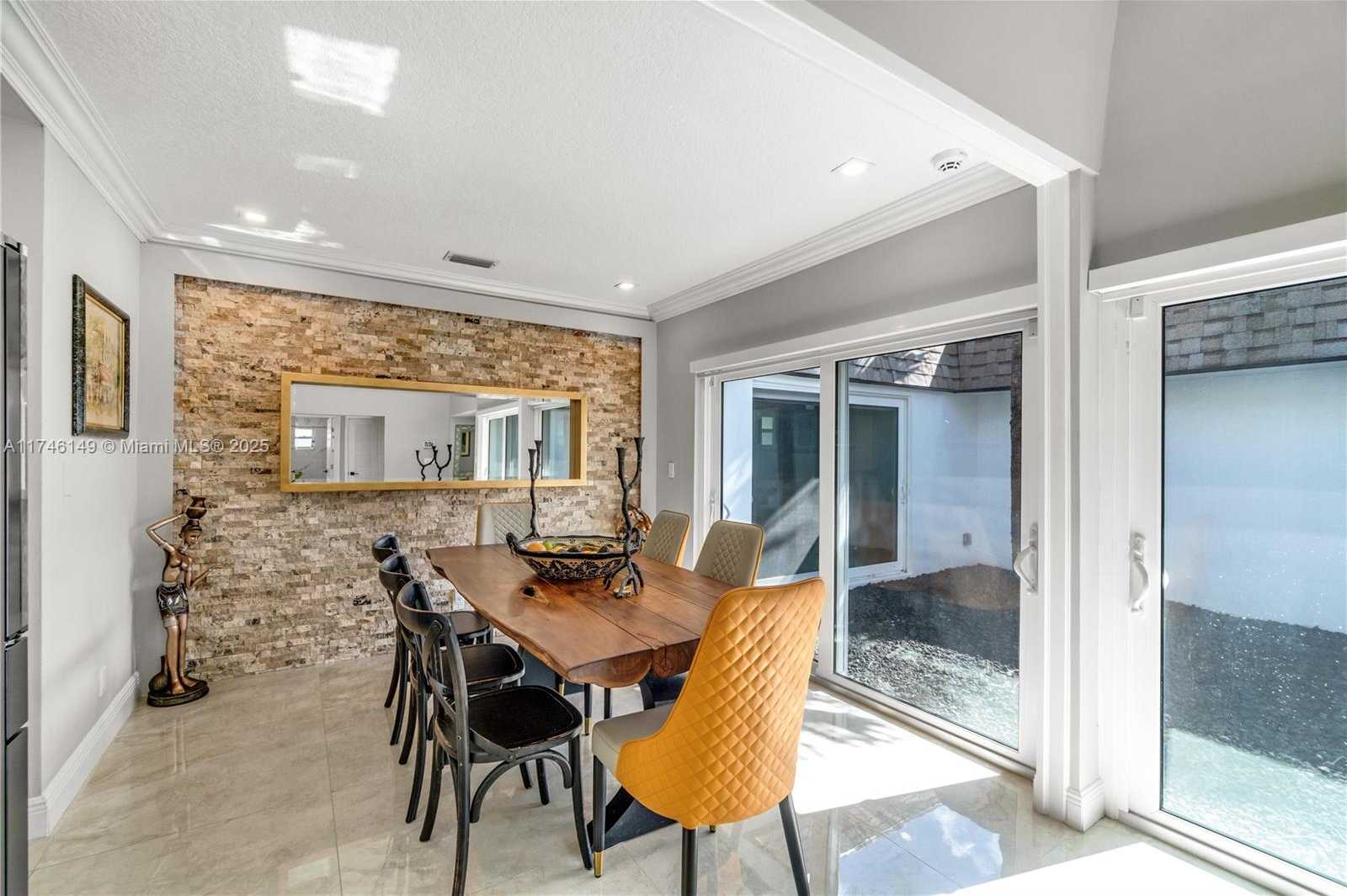 Small Image of 5601 WHITE CEDAR LN, Tamarac Number 5