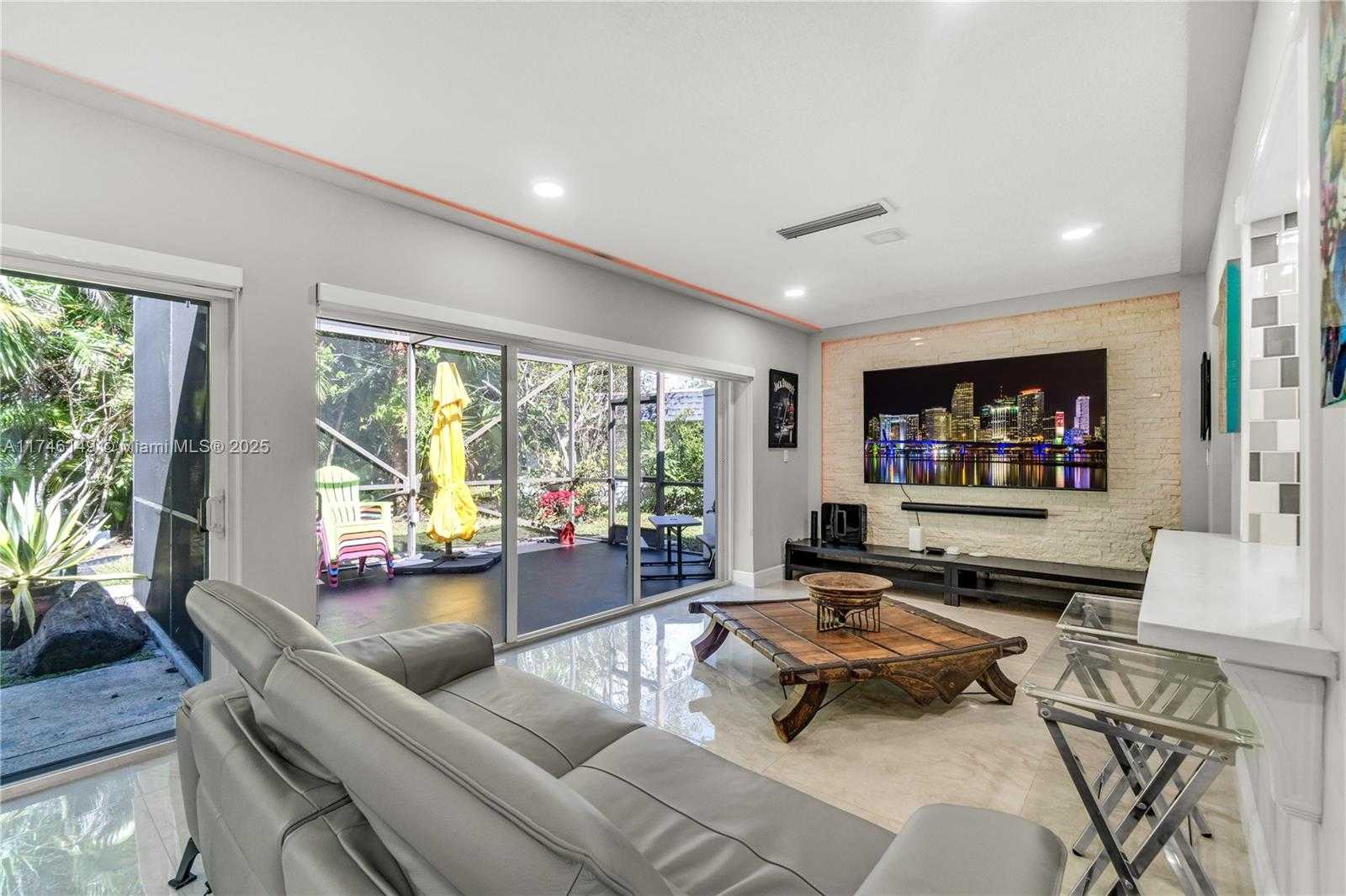 Small Image of 5601 WHITE CEDAR LN, Tamarac Number 7