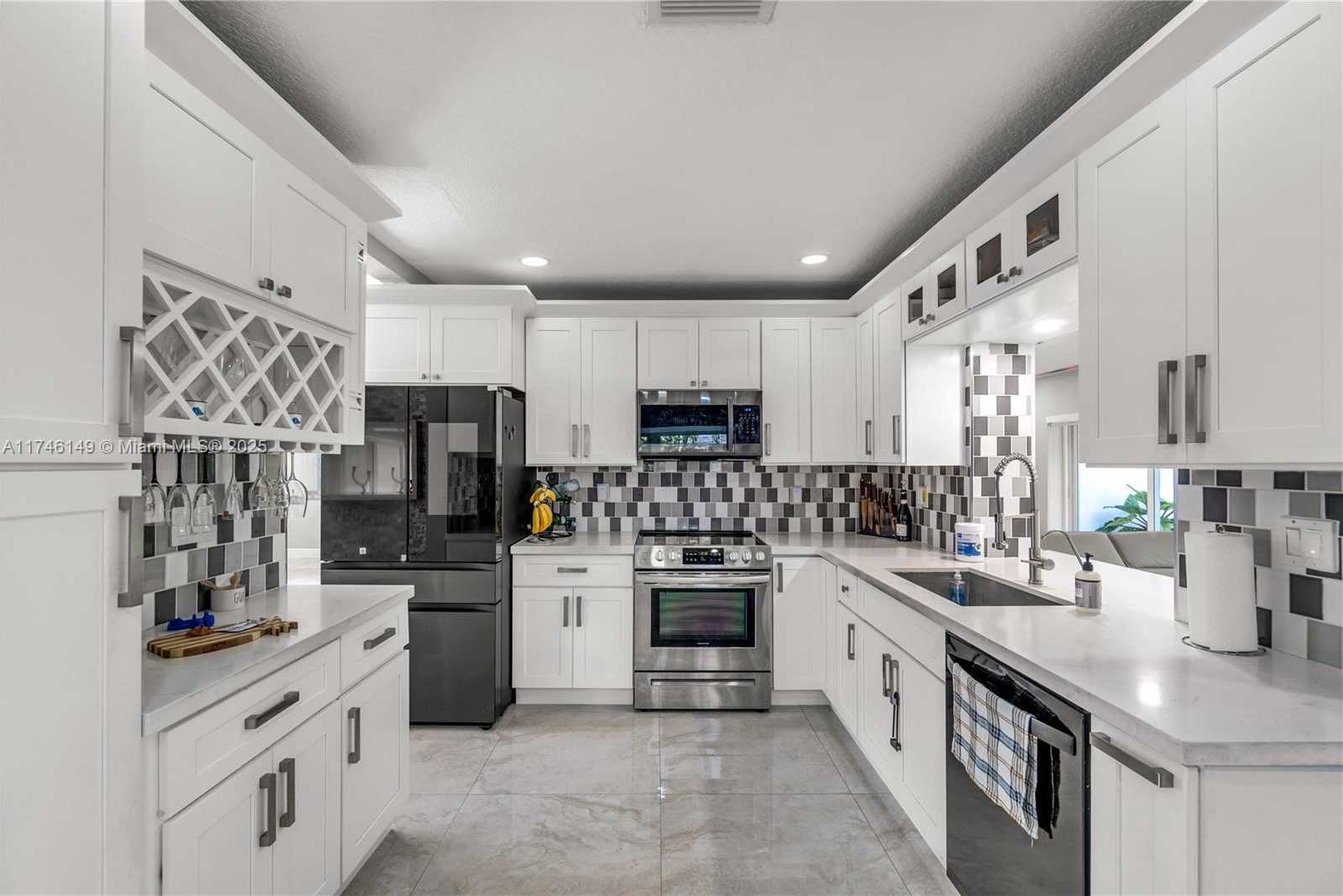 Small Image of 5601 WHITE CEDAR LN, Tamarac Number 9