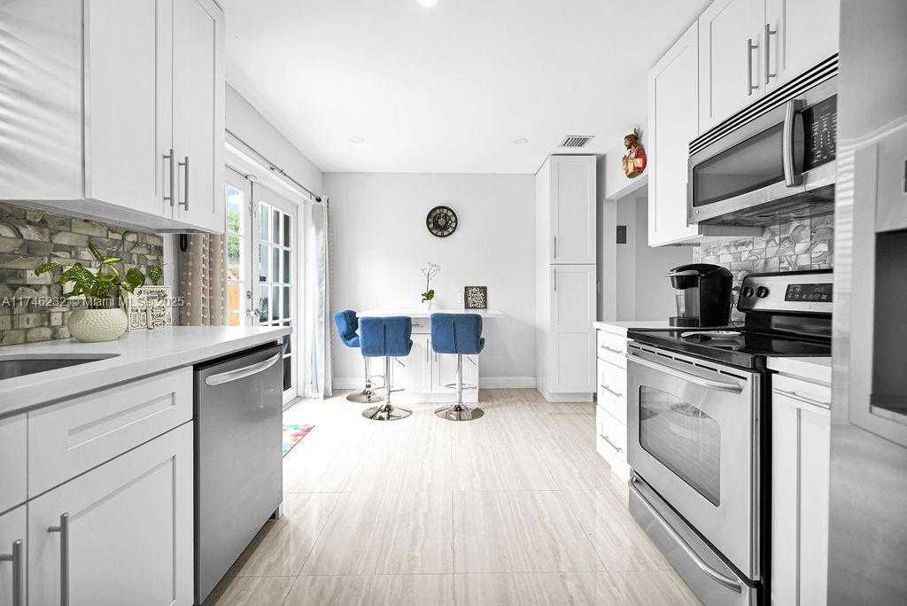 Small Image of 713 SOUTH WEST 6TH AVE, Hallandale Beach Number 10