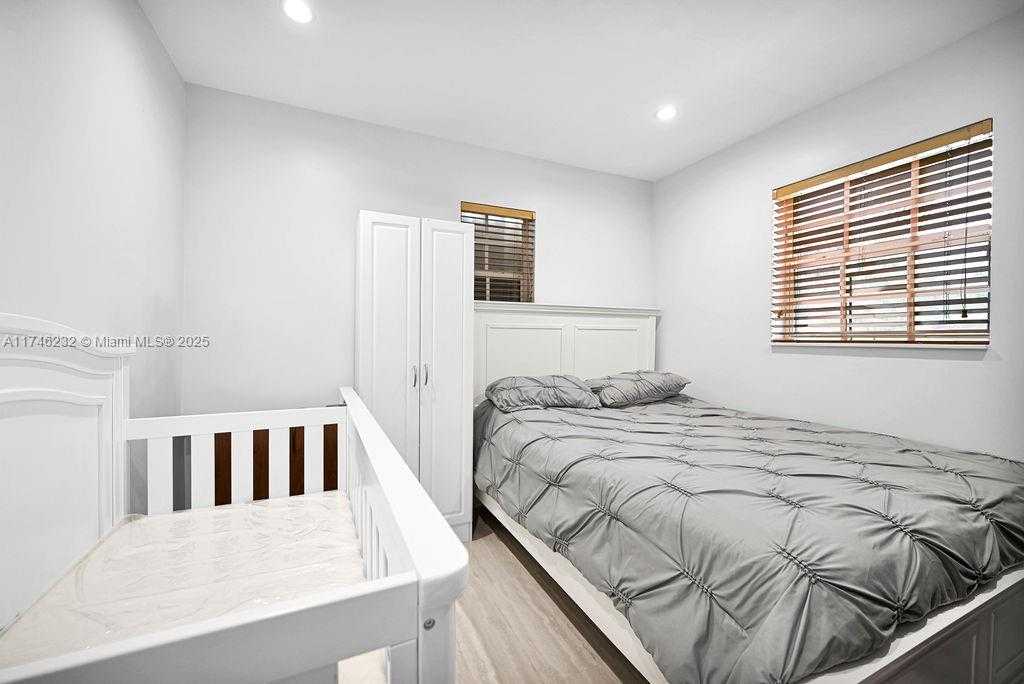 Small Image of 713 SOUTH WEST 6TH AVE, Hallandale Beach Number 16