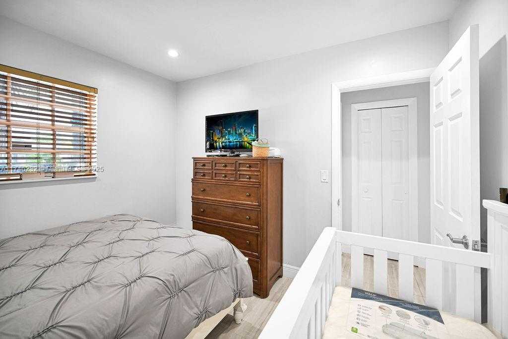 Small Image of 713 SOUTH WEST 6TH AVE, Hallandale Beach Number 17