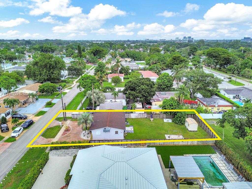 Small Image of 713 SOUTH WEST 6TH AVE, Hallandale Beach Number 4