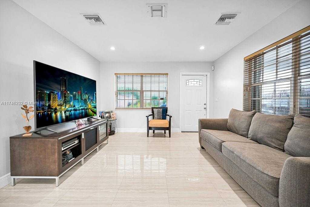 Small Image of 713 SOUTH WEST 6TH AVE, Hallandale Beach Number 6