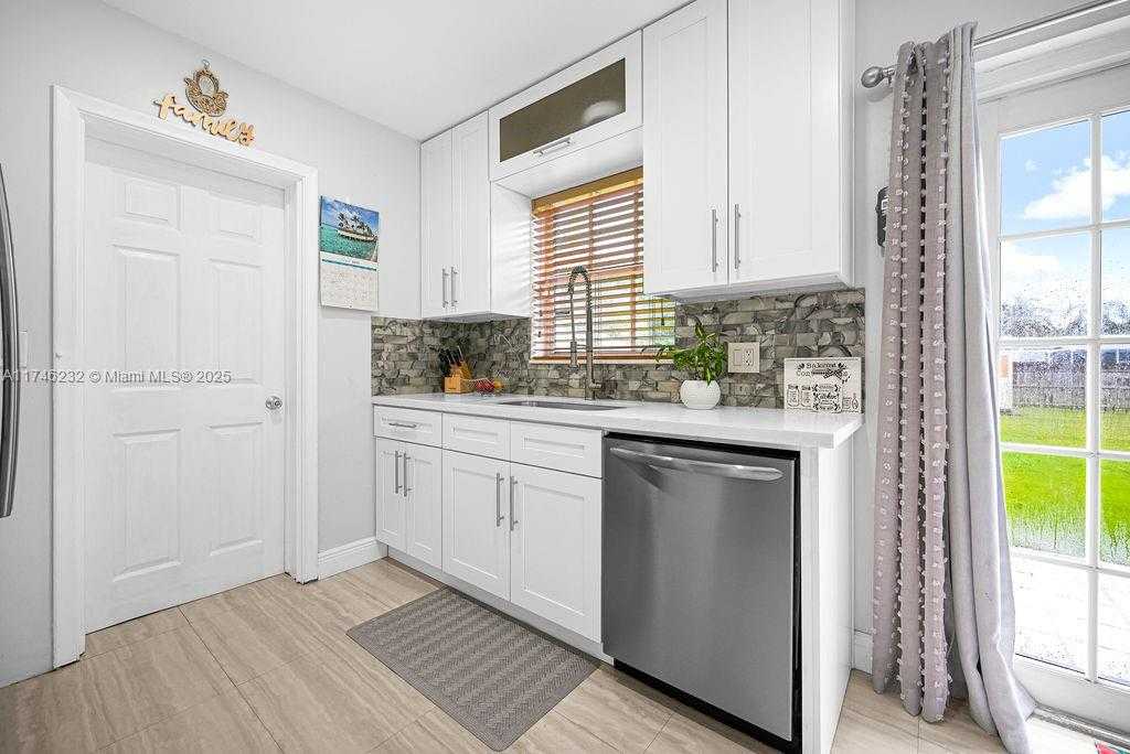 Small Image of 713 SOUTH WEST 6TH AVE, Hallandale Beach Number 8