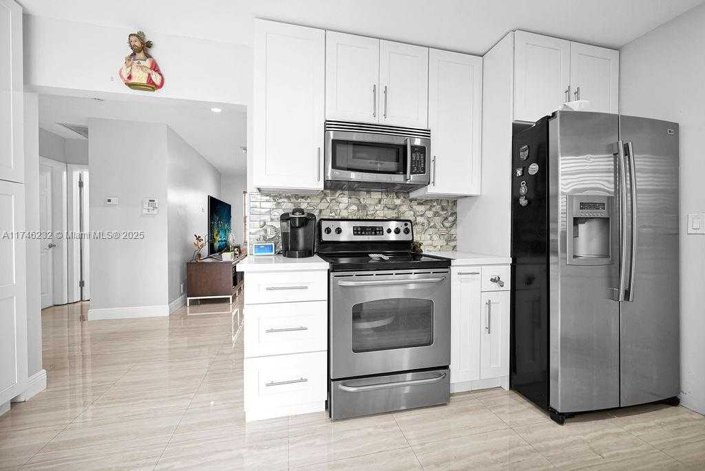 Small Image of 713 SOUTH WEST 6TH AVE, Hallandale Beach Number 9