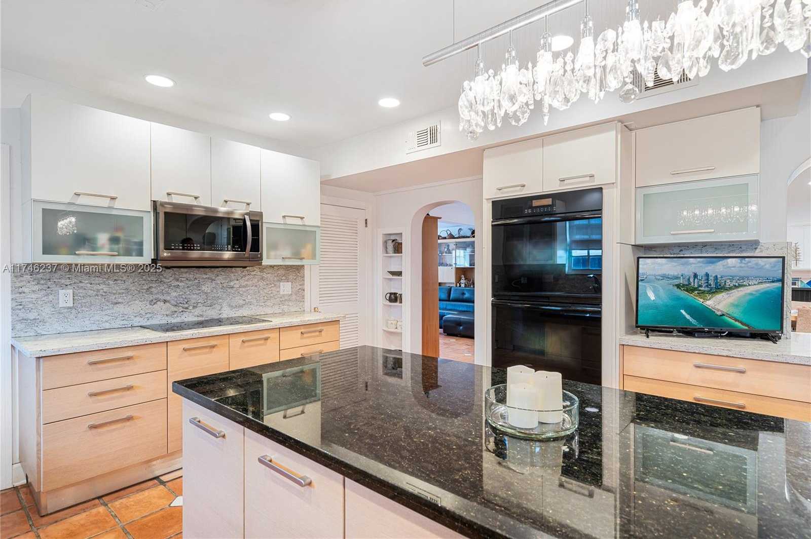 Small Image of 4421 POST AVE, Miami Beach Number 14