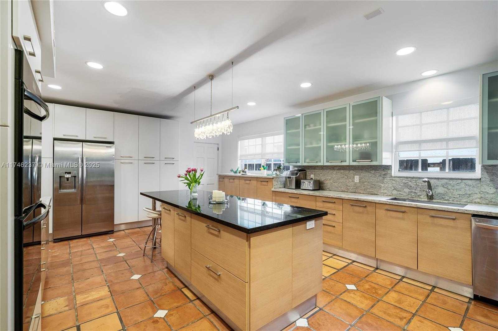 Small Image of 4421 POST AVE, Miami Beach Number 15