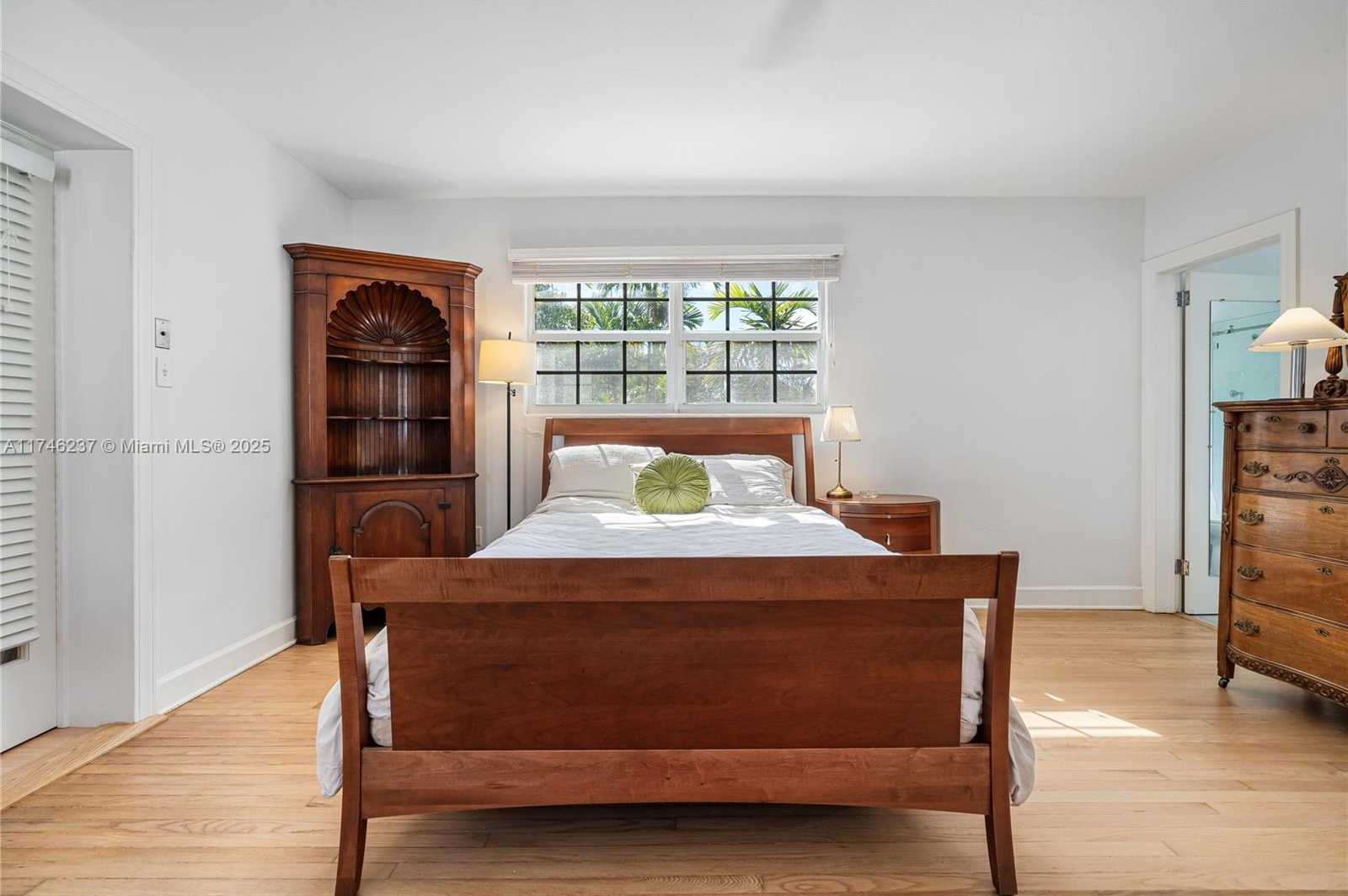 Small Image of 4421 POST AVE, Miami Beach Number 18