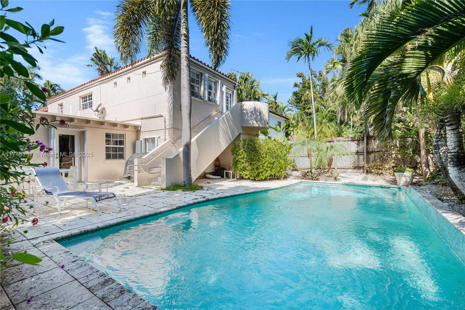 Small Image of 4421 POST AVE, Miami Beach Number 2