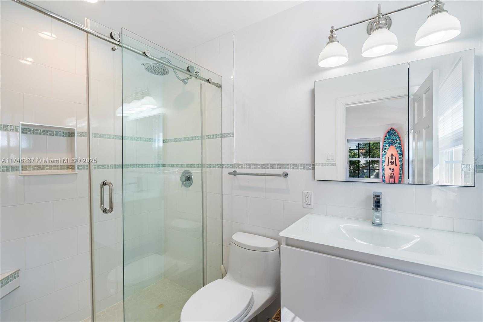 Small Image of 4421 POST AVE, Miami Beach Number 21