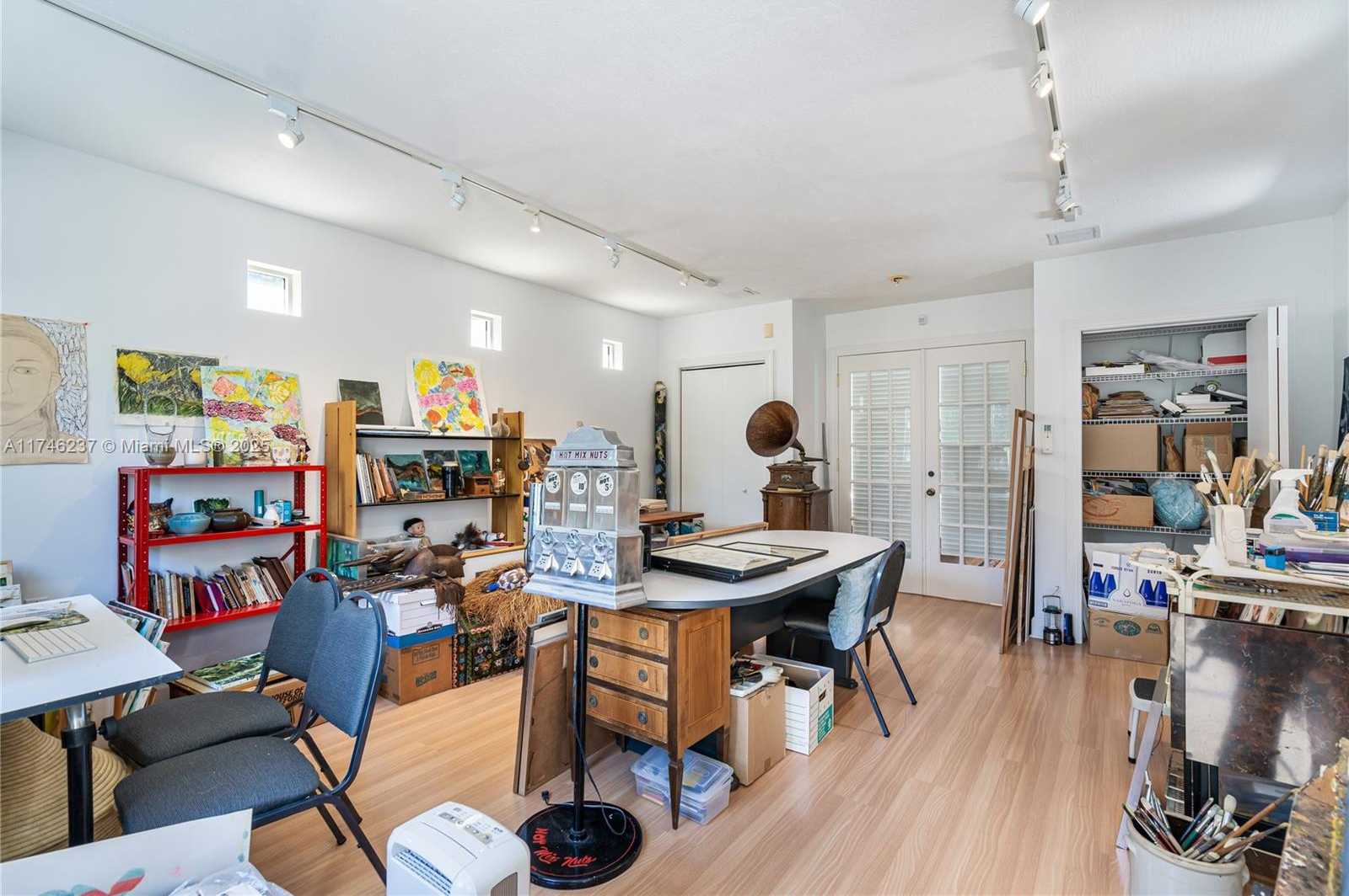 Small Image of 4421 POST AVE, Miami Beach Number 25