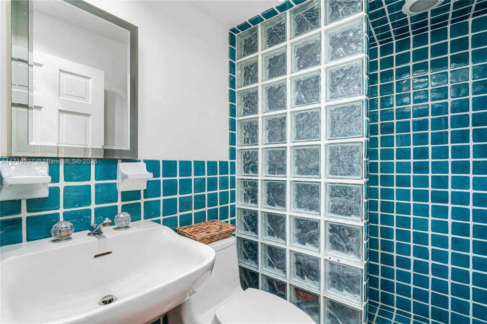 Small Image of 4421 POST AVE, Miami Beach Number 27