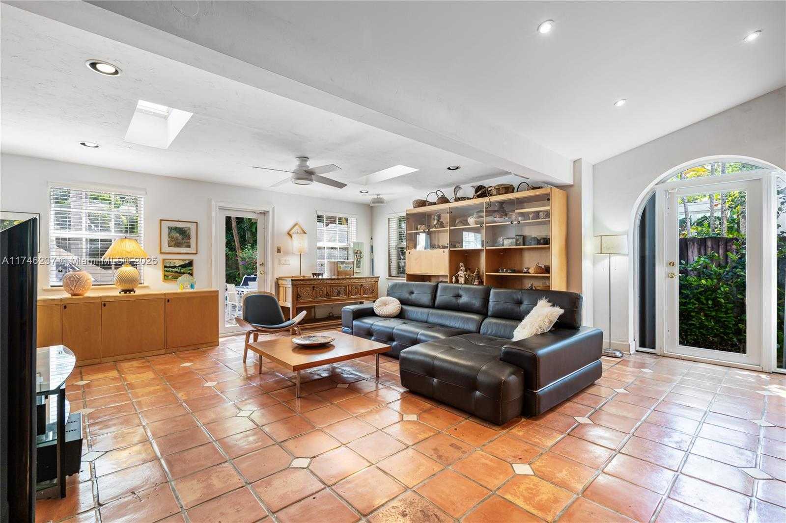 Small Image of 4421 POST AVE, Miami Beach Number 9