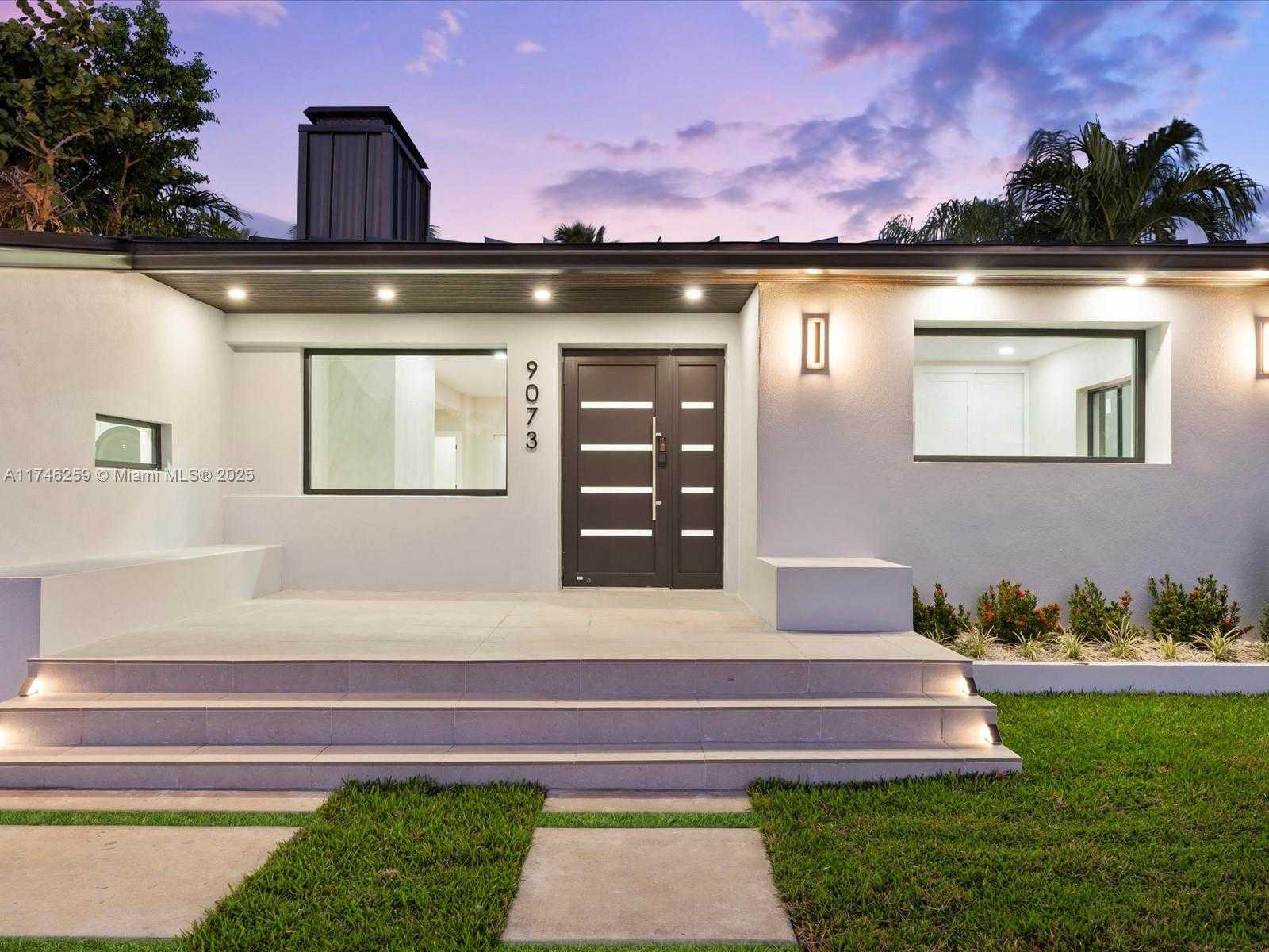 Small Image of 9073 DICKENS AVE, Surfside Number 13