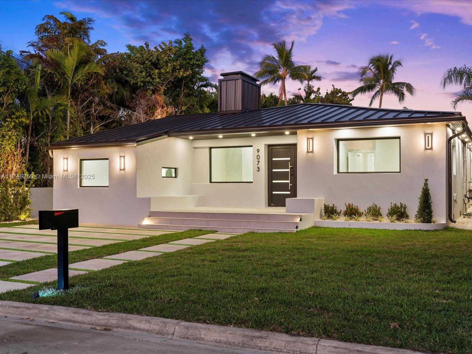 Small Image of 9073 DICKENS AVE, Surfside Number 14