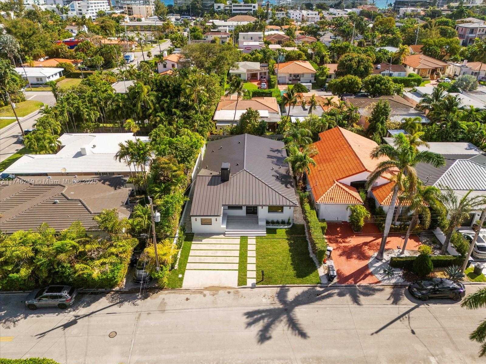 Small Image of 9073 DICKENS AVE, Surfside Number 17