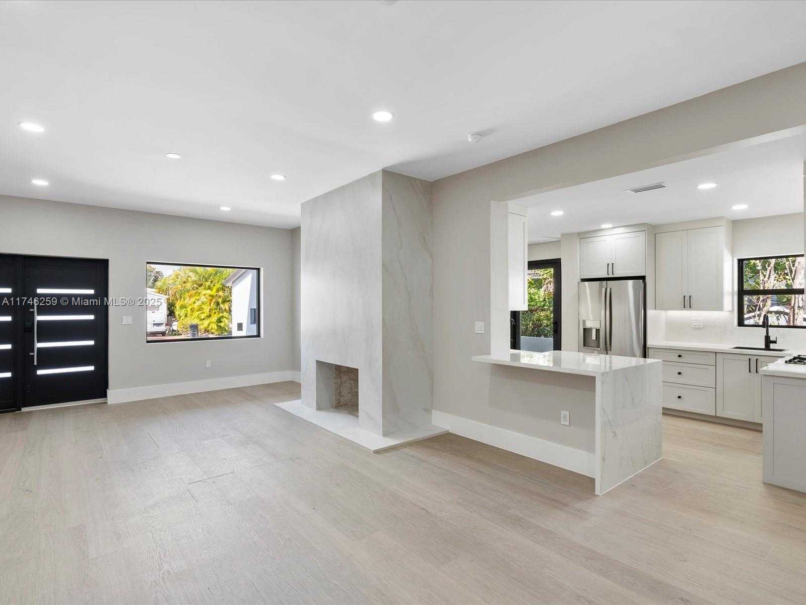 Small Image of 9073 DICKENS AVE, Surfside Number 26