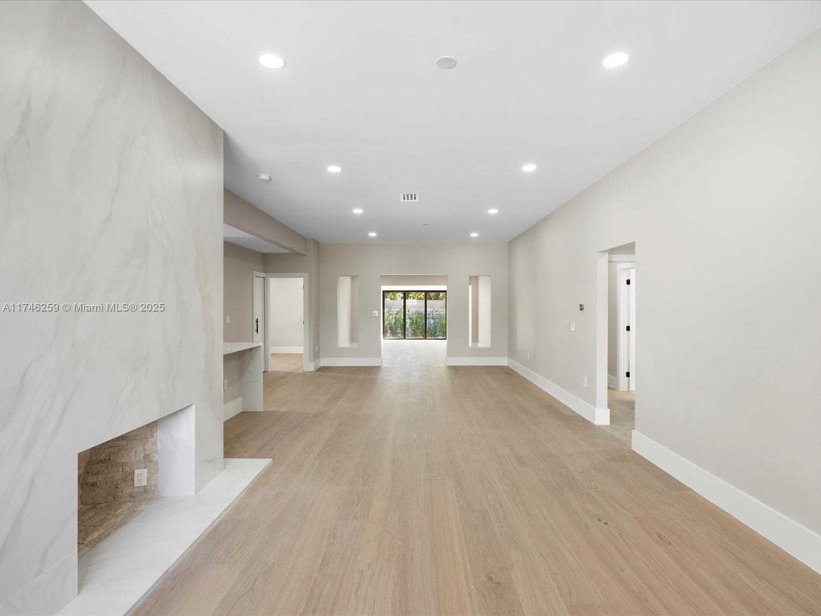 Small Image of 9073 DICKENS AVE, Surfside Number 29