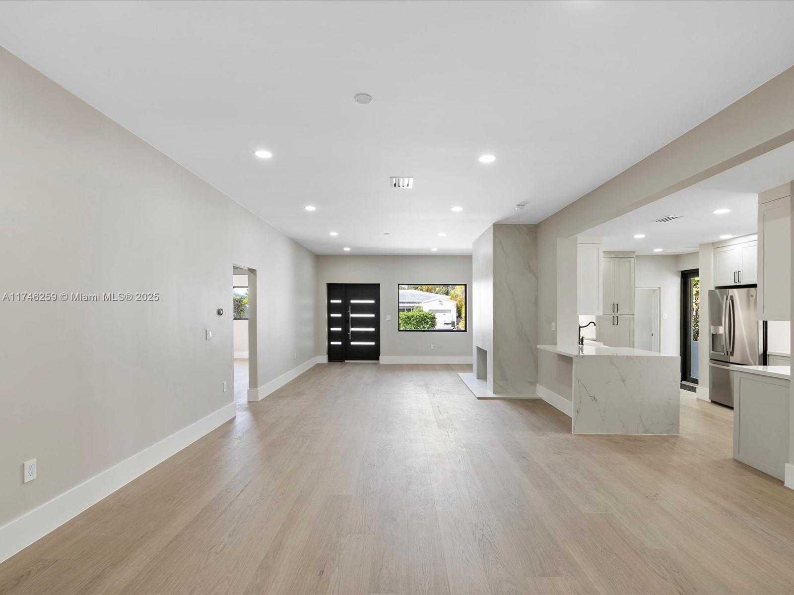 Small Image of 9073 DICKENS AVE, Surfside Number 31