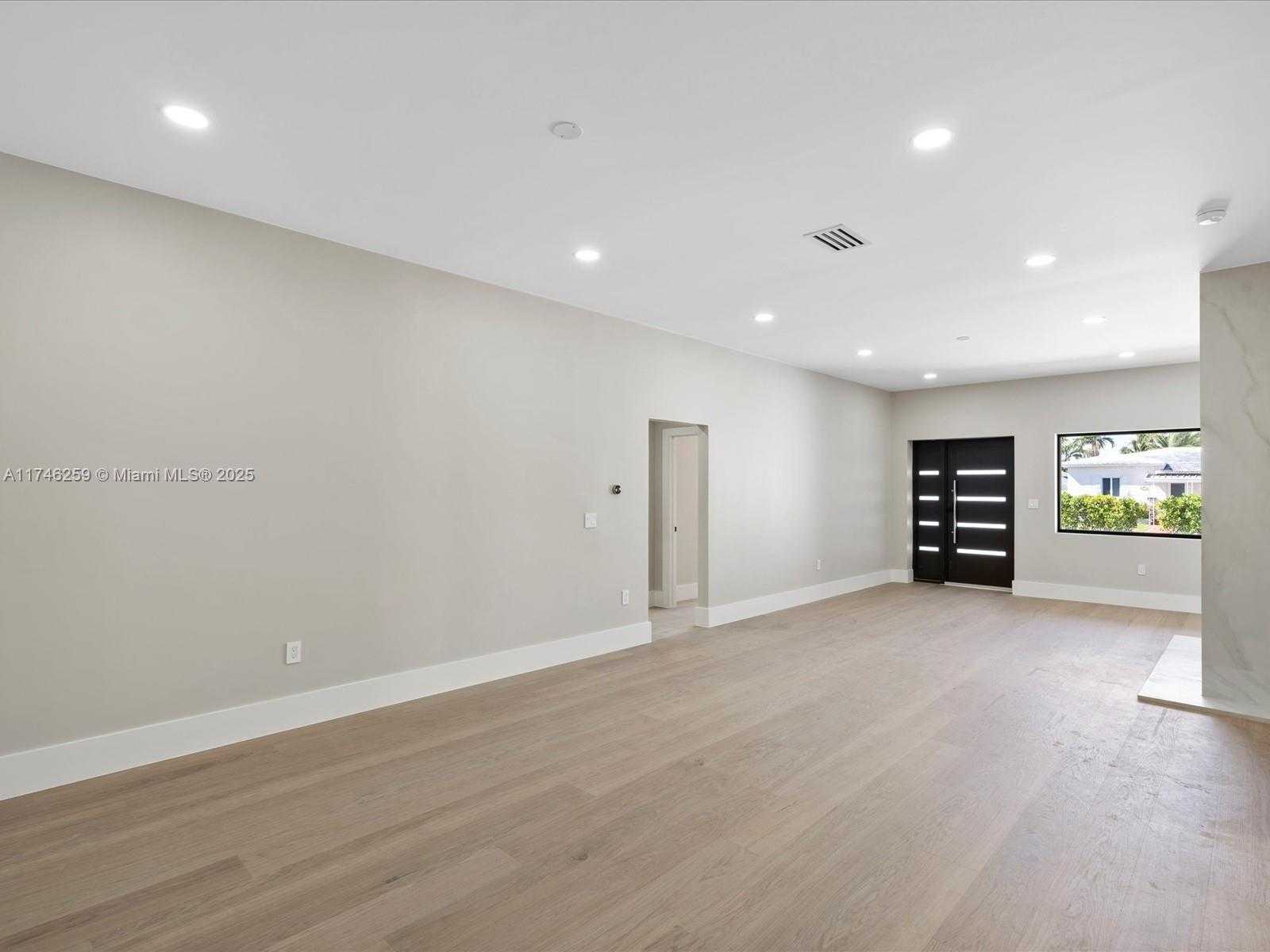 Small Image of 9073 DICKENS AVE, Surfside Number 33