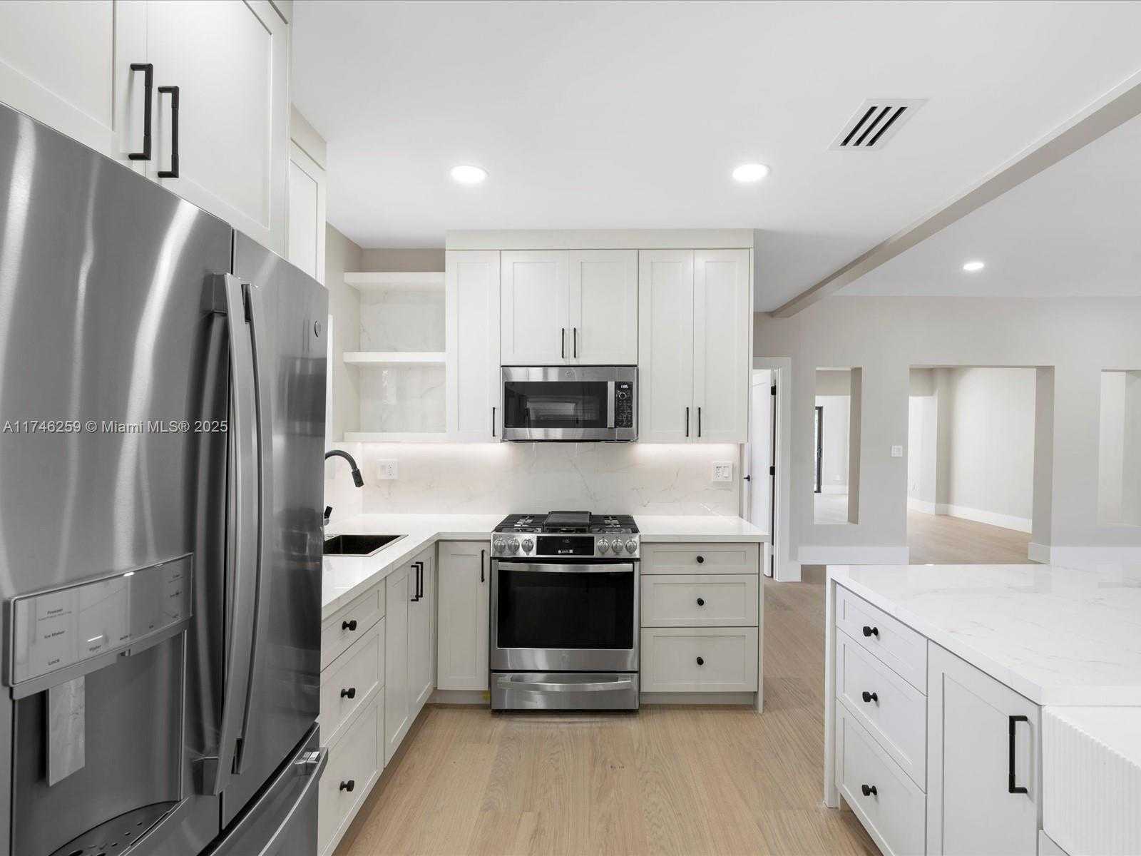 Small Image of 9073 DICKENS AVE, Surfside Number 36
