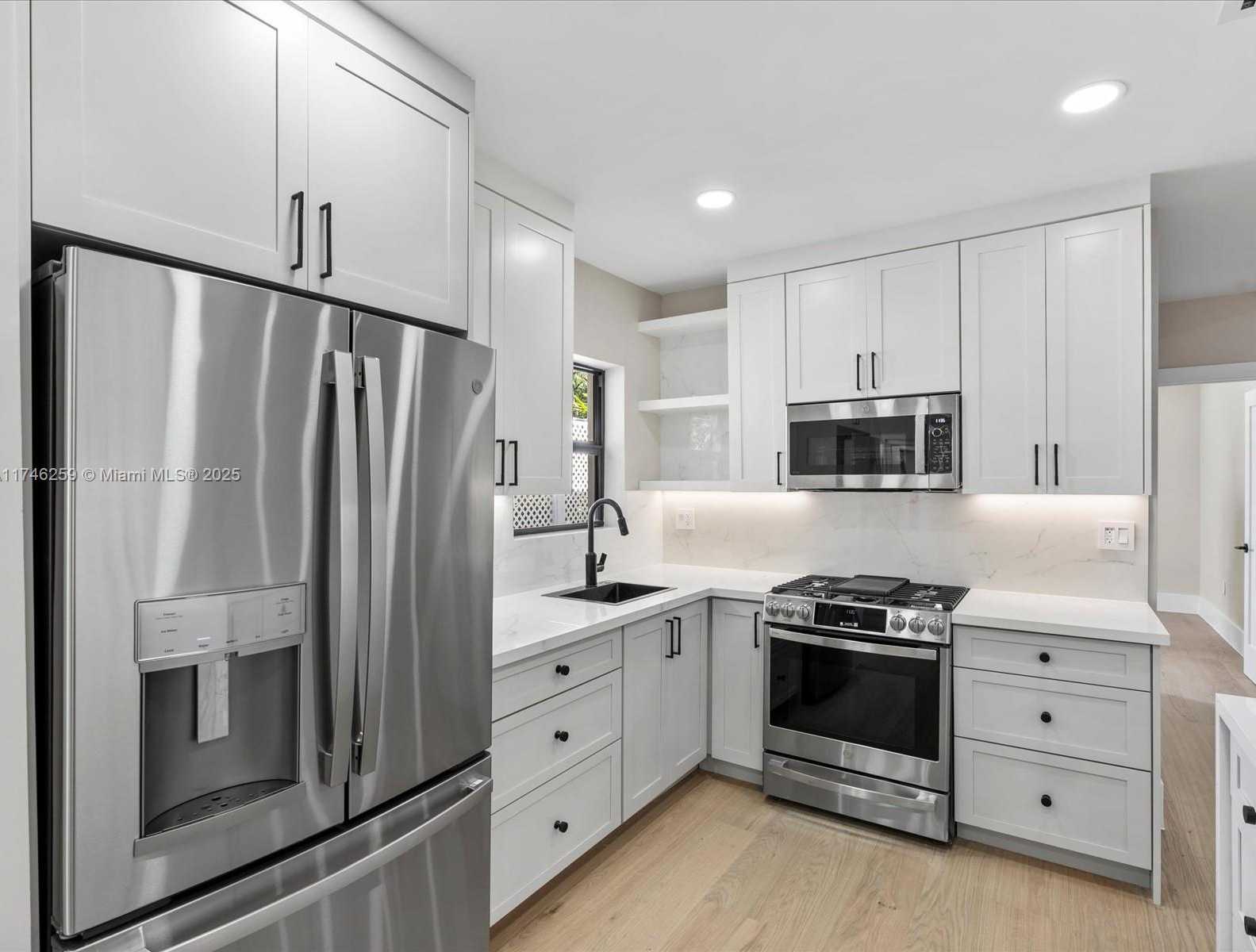 Small Image of 9073 DICKENS AVE, Surfside Number 37