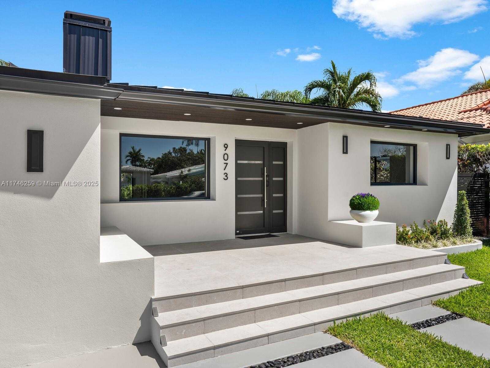 Small Image of 9073 DICKENS AVE, Surfside Number 4