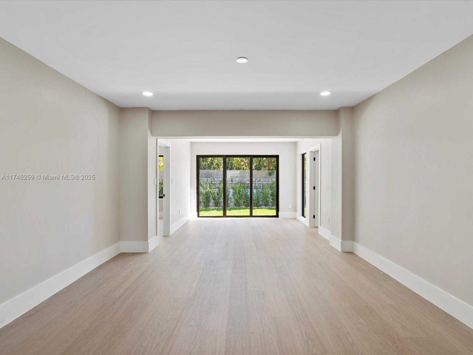 Small Image of 9073 DICKENS AVE, Surfside Number 41