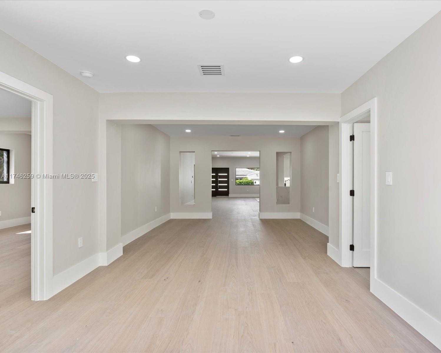 Small Image of 9073 DICKENS AVE, Surfside Number 44