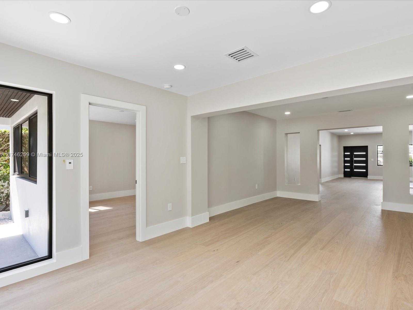 Small Image of 9073 DICKENS AVE, Surfside Number 46