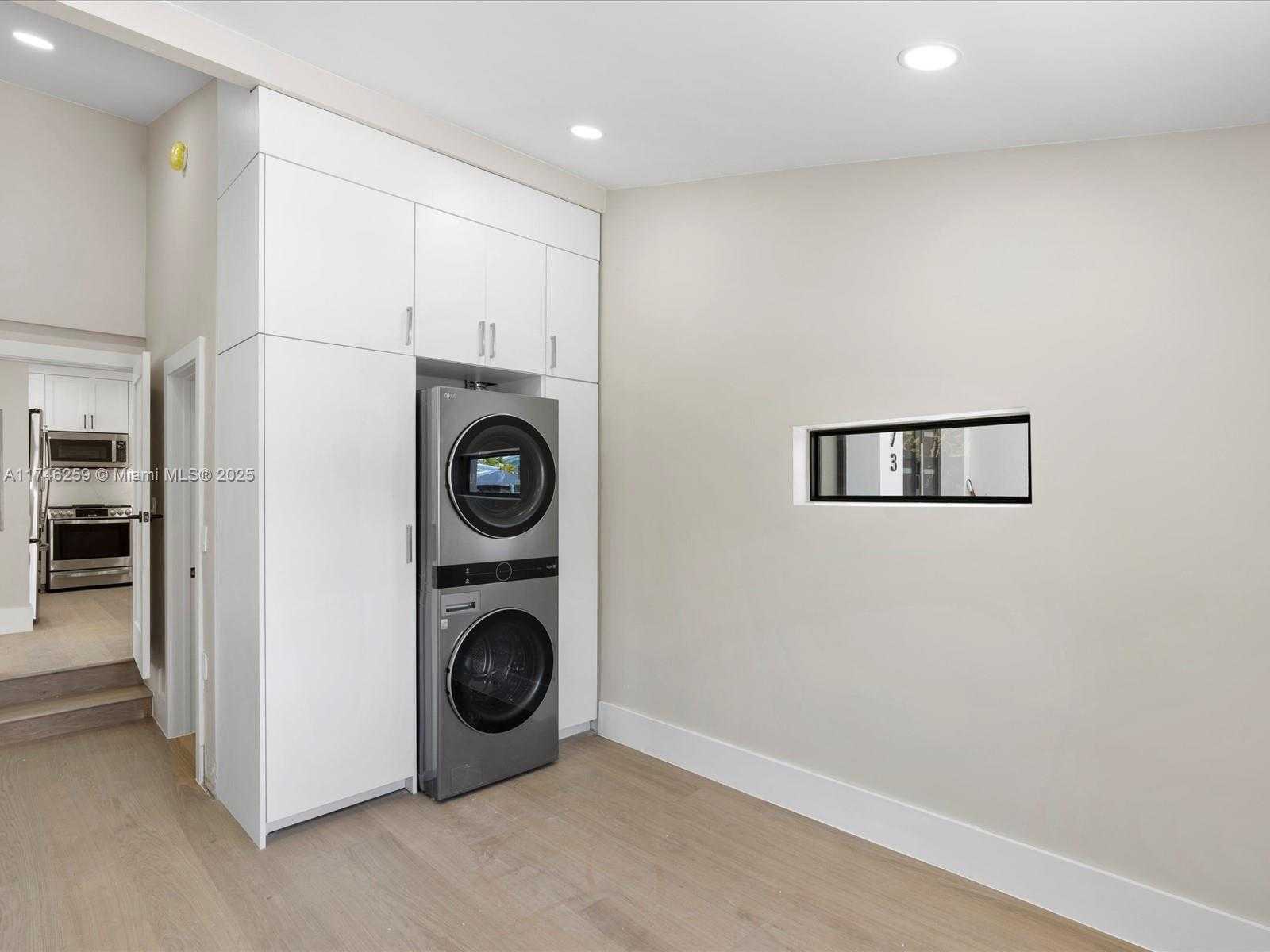 Small Image of 9073 DICKENS AVE, Surfside Number 50