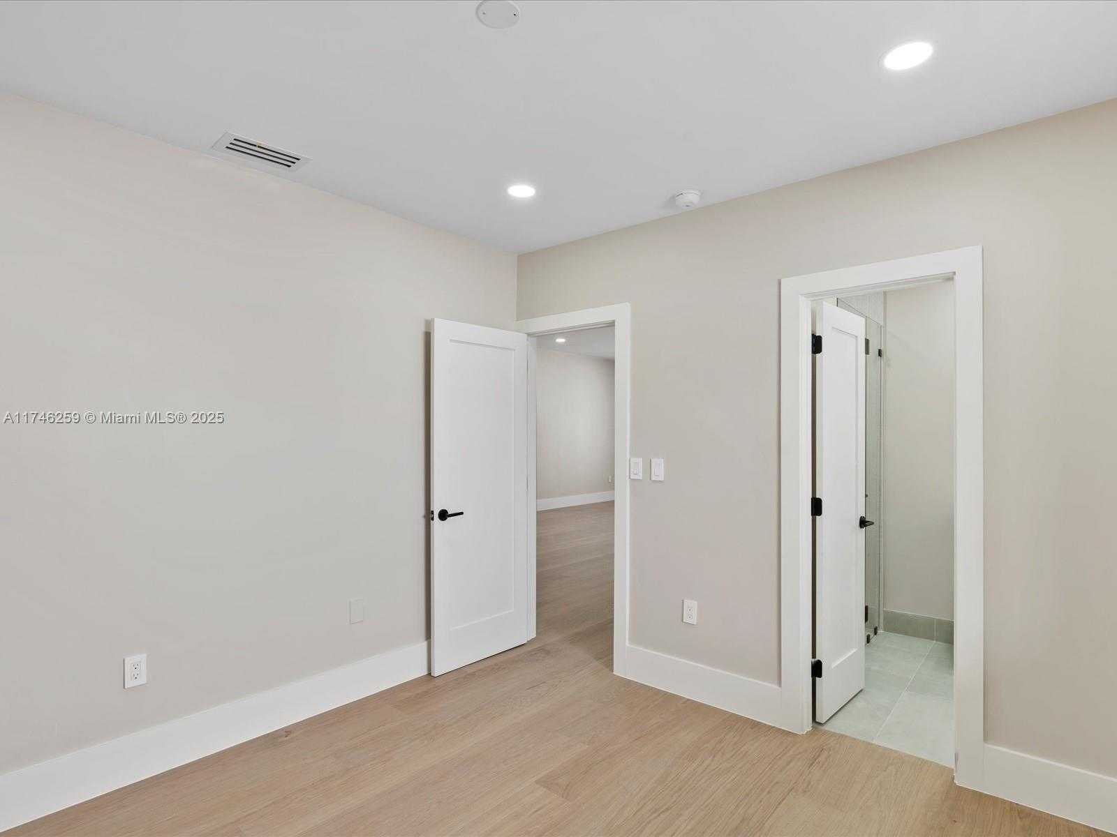 Small Image of 9073 DICKENS AVE, Surfside Number 54