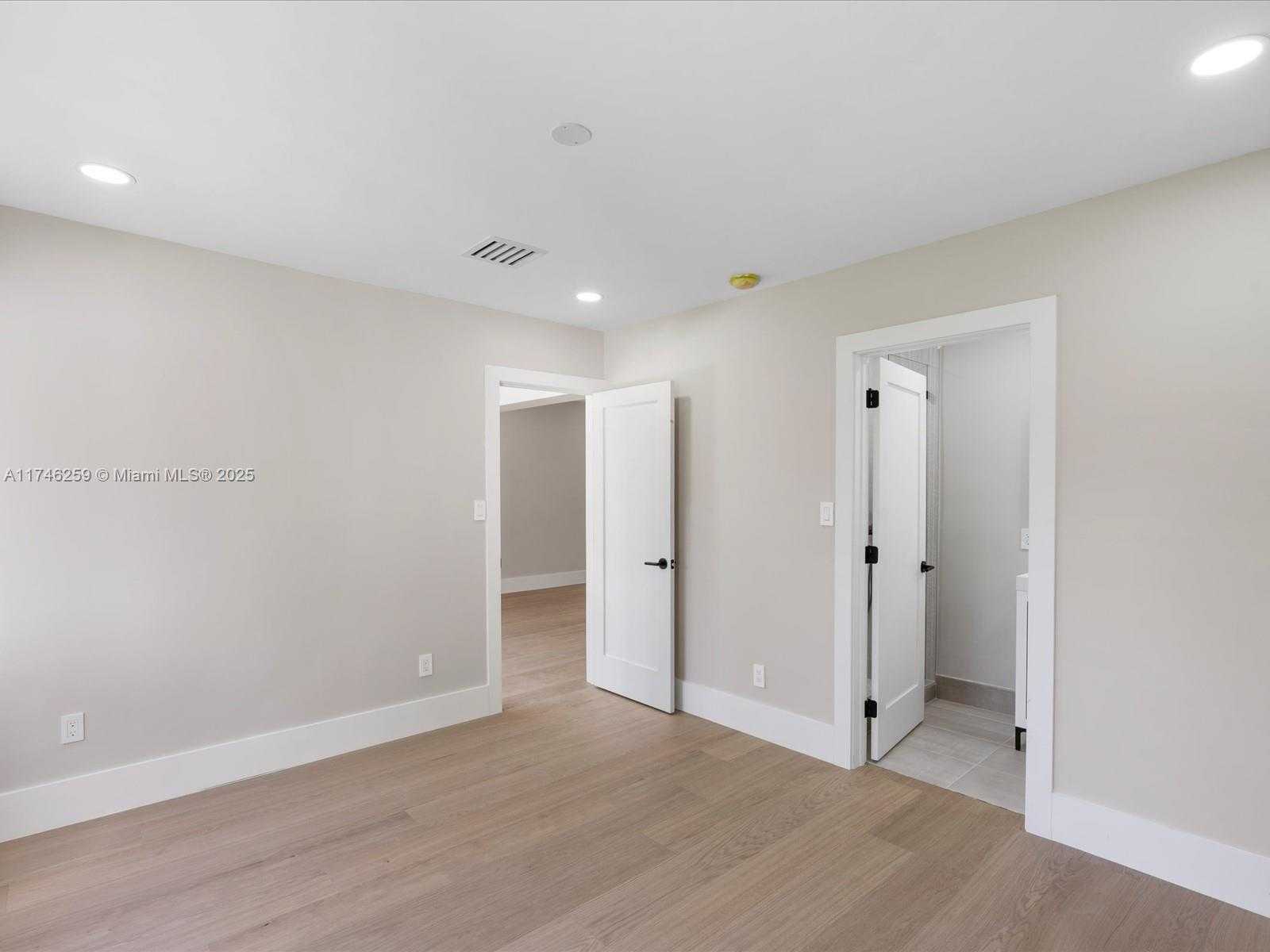 Small Image of 9073 DICKENS AVE, Surfside Number 58