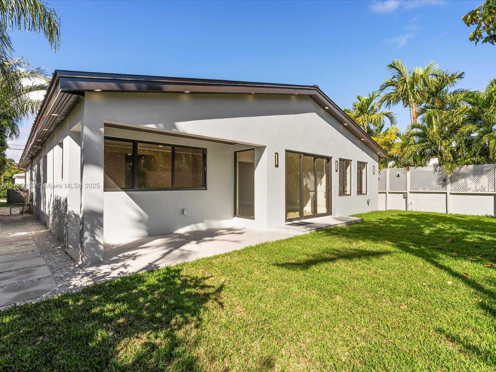 Small Image of 9073 DICKENS AVE, Surfside Number 6