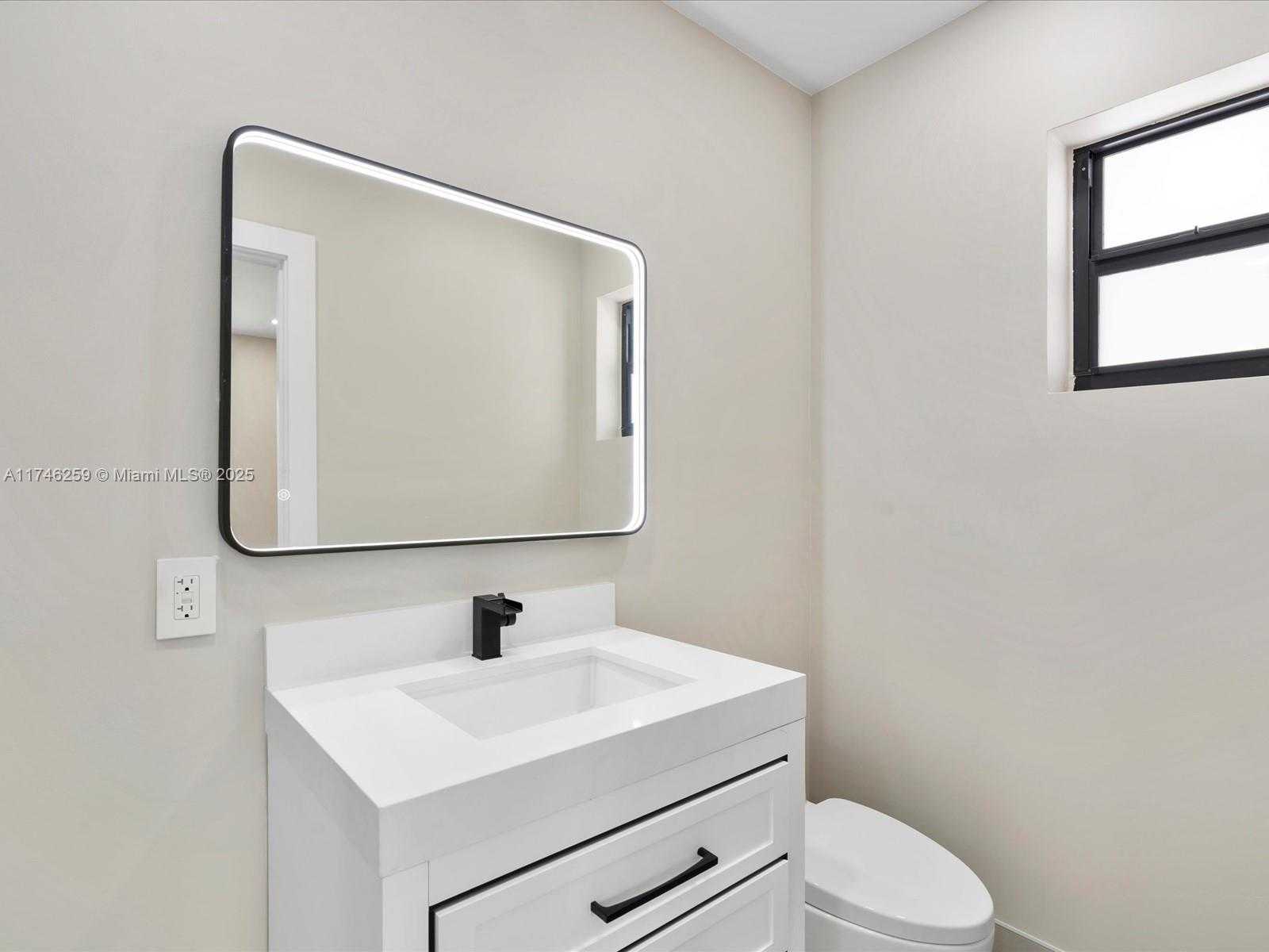 Small Image of 9073 DICKENS AVE, Surfside Number 60