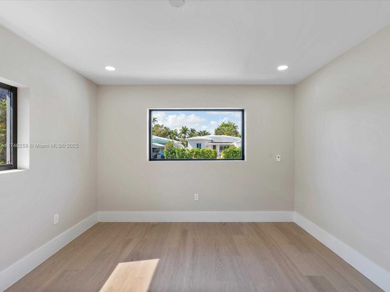 Small Image of 9073 DICKENS AVE, Surfside Number 65