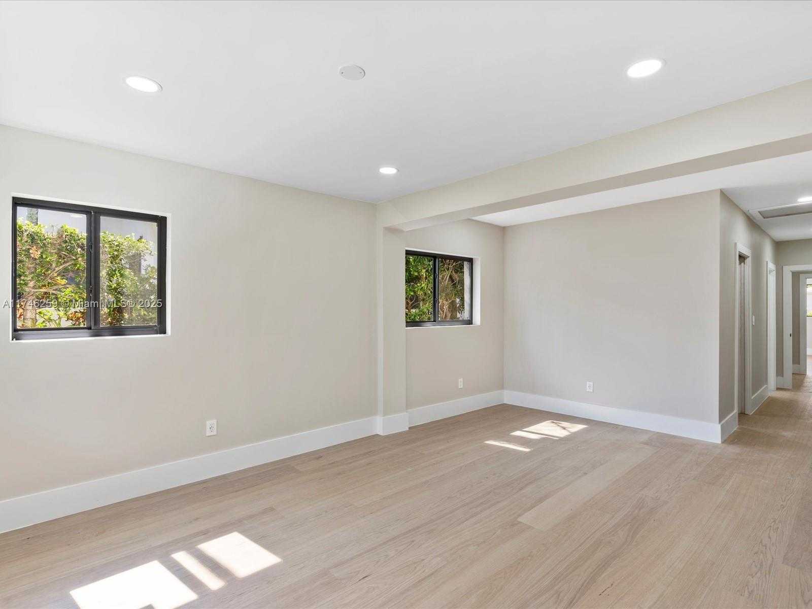 Small Image of 9073 DICKENS AVE, Surfside Number 73