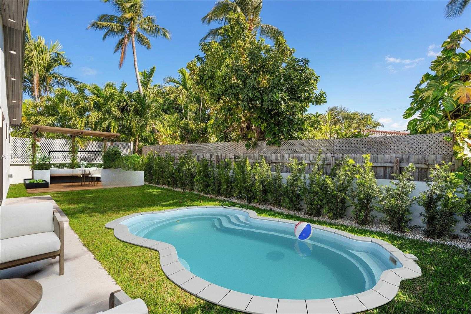 Small Image of 9073 DICKENS AVE, Surfside Number 8