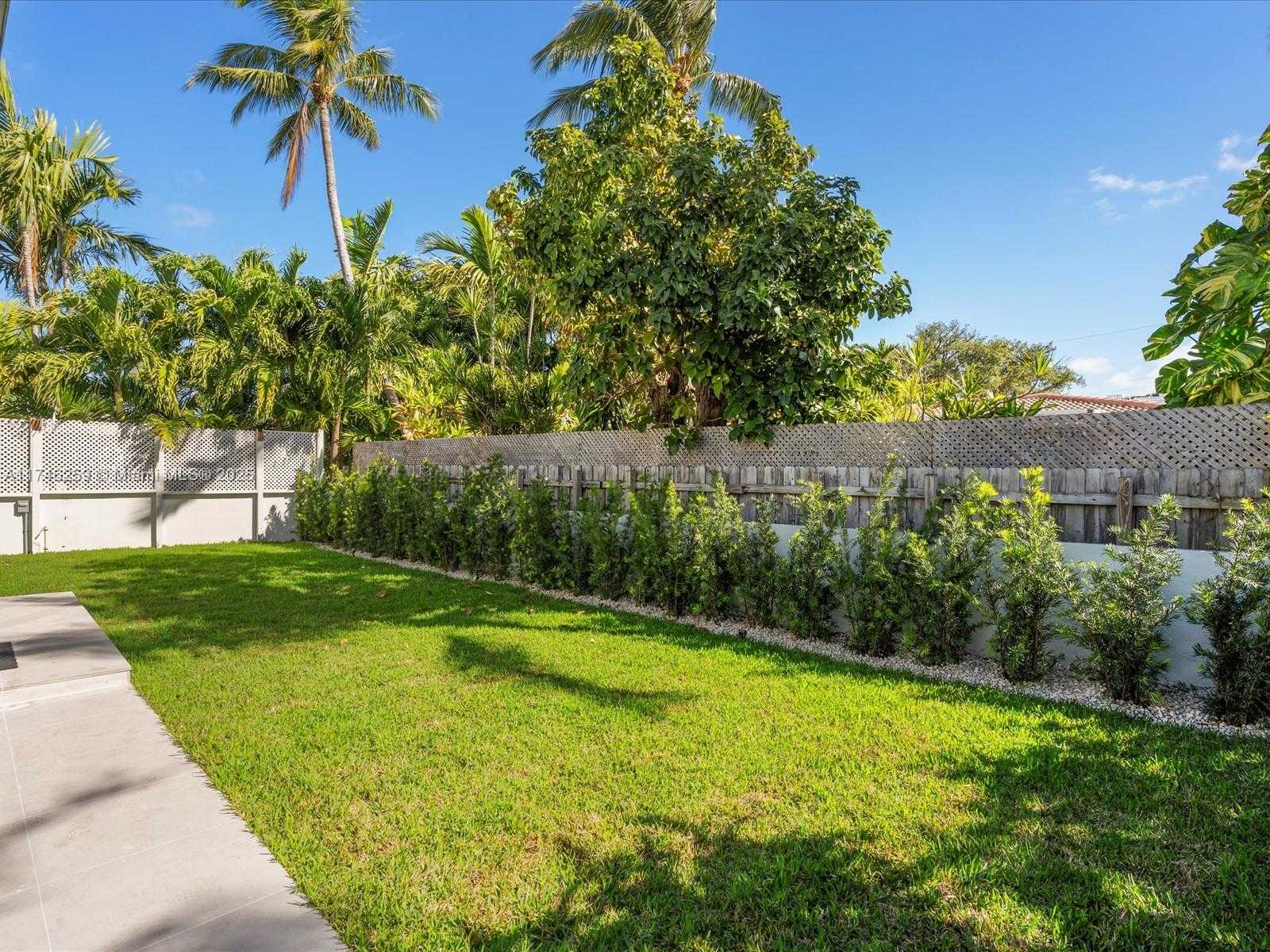 Small Image of 9073 DICKENS AVE, Surfside Number 9