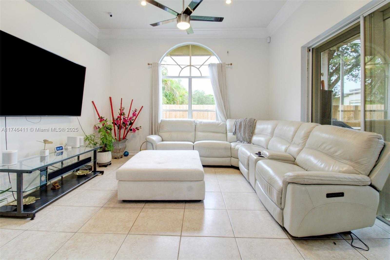Small Image of 6041 SUPERIOR BLVD, Davie Number 12
