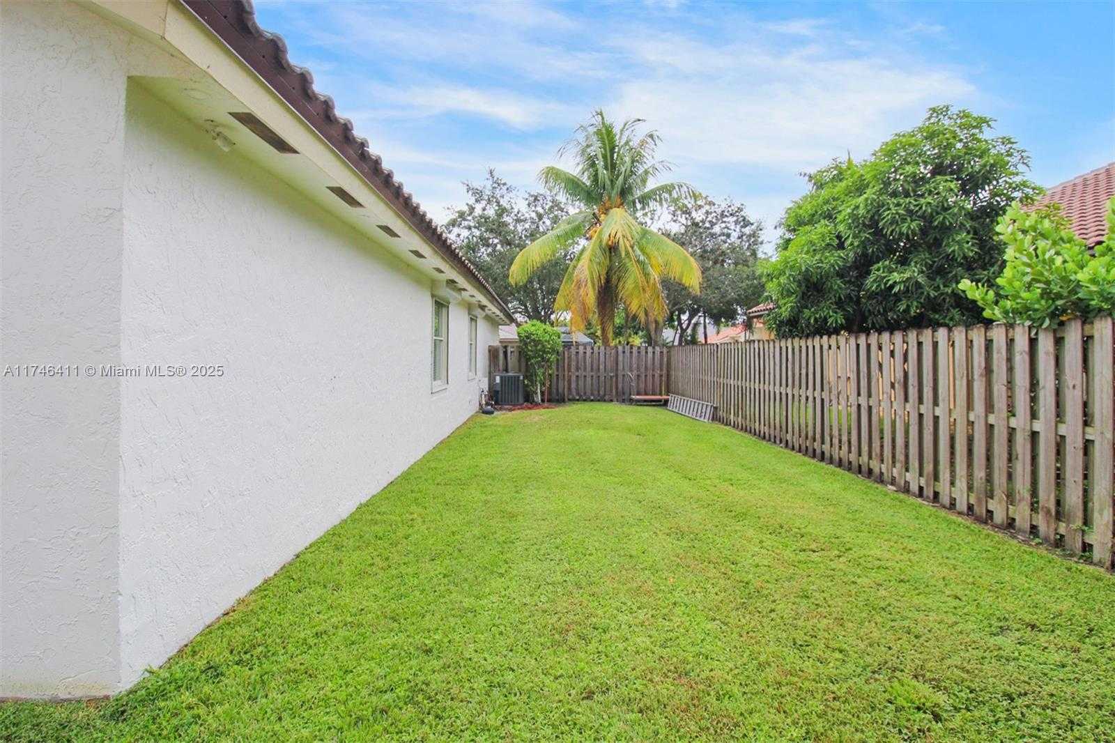 Small Image of 6041 SUPERIOR BLVD, Davie Number 19