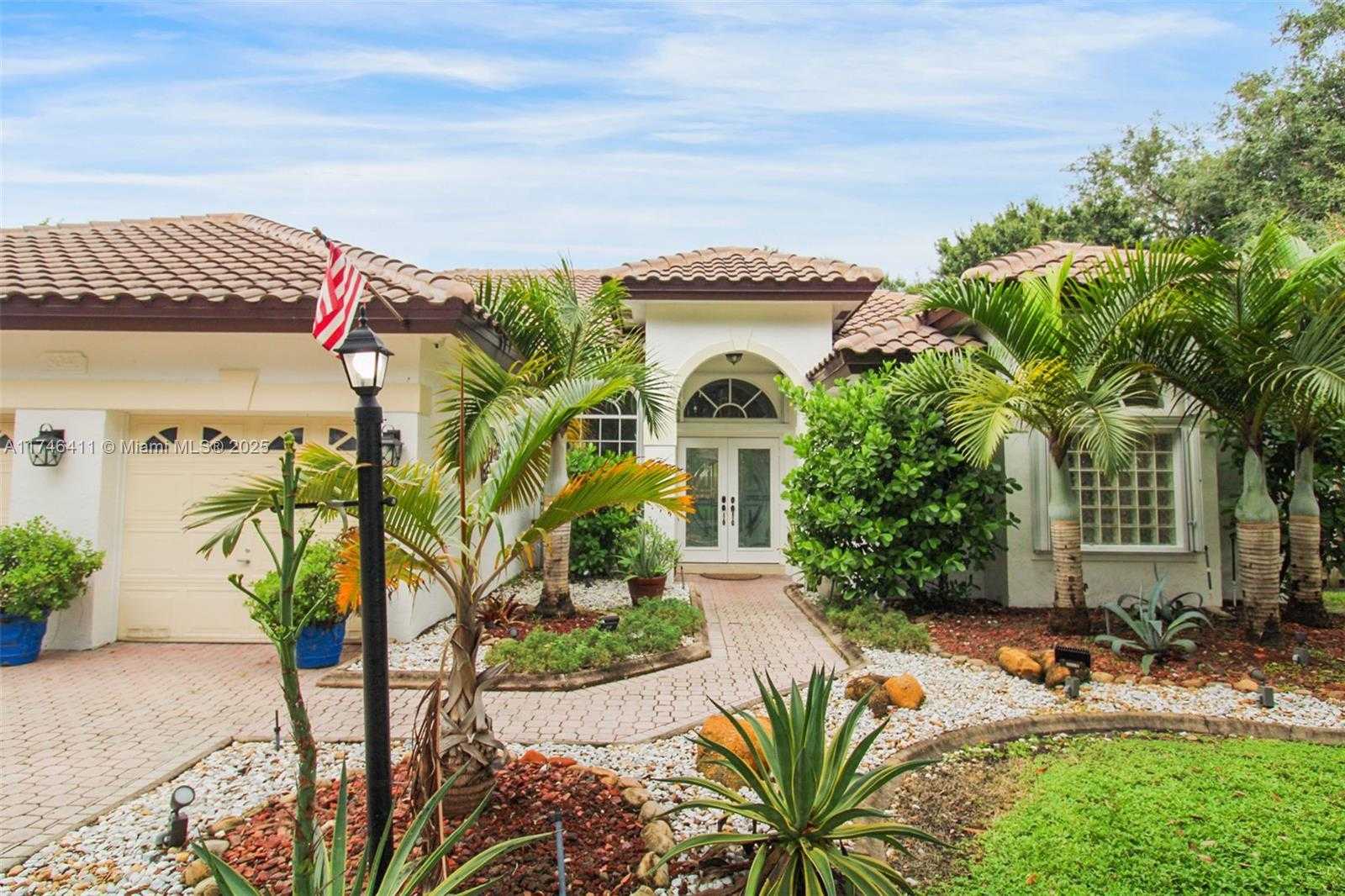 Small Image of 6041 SUPERIOR BLVD, Davie Number 3