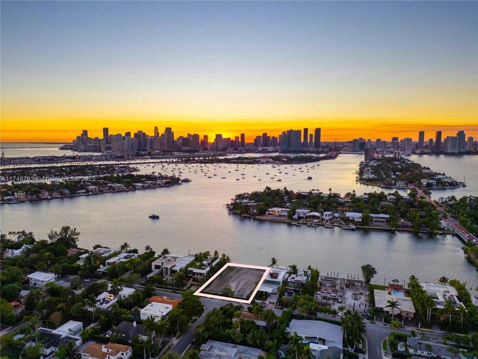 Small Image of 228 WEST DILIDO DR, Miami Beach Number 2
