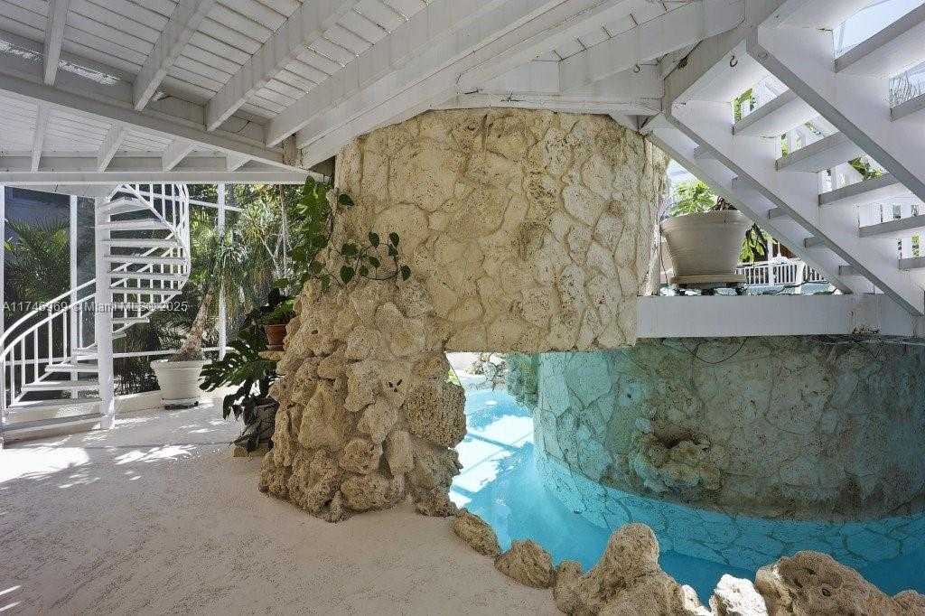 Small Image of 815 EAST SHORE DR, Lower Keys Number 35