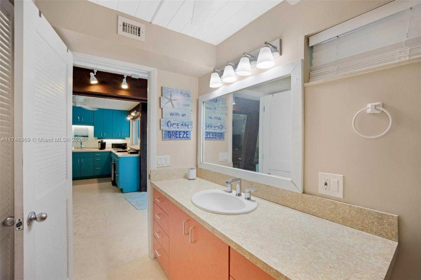 Small Image of 815 EAST SHORE DR, Lower Keys Number 70