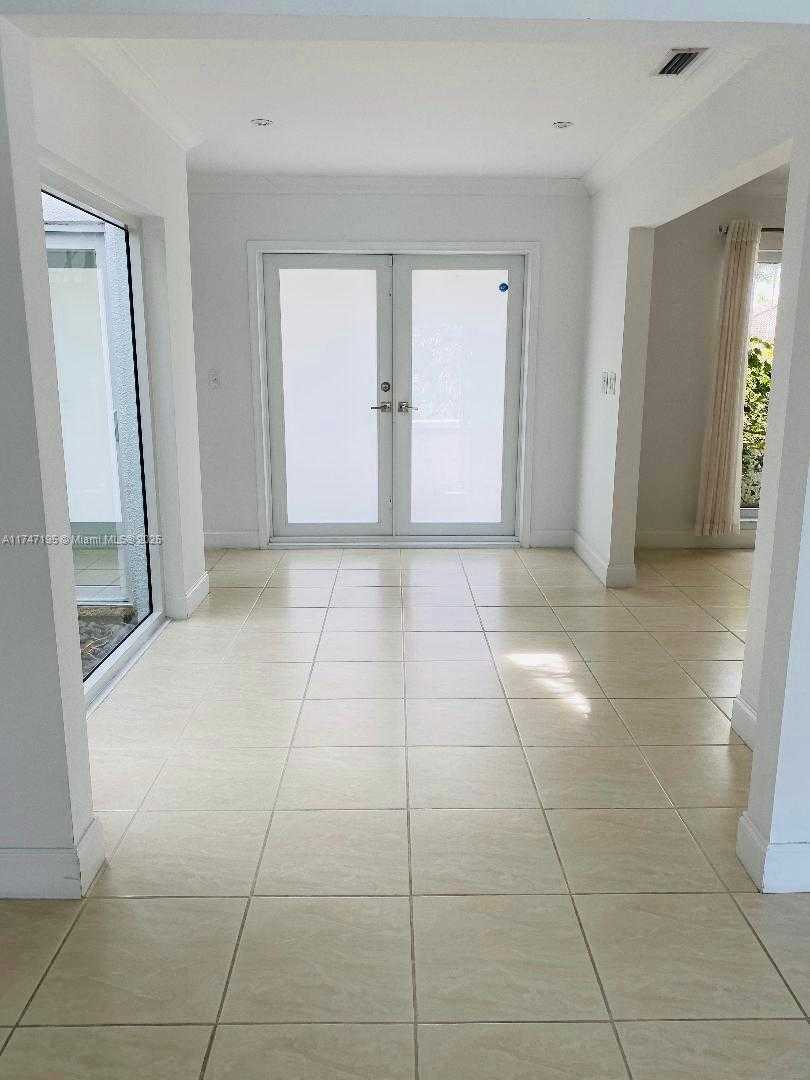 Small Image of 1460 TAGUS AVE, Coral Gables Number 3
